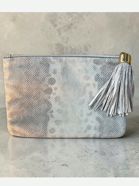 G.I.L.I. Gray Clutch with Tassel and Ombré Effect